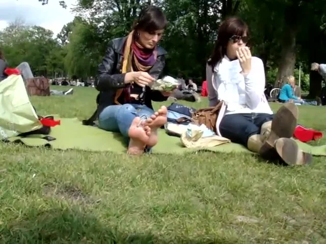 Candid BIG feet in park