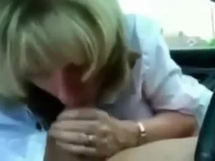 Milf gets dirty in car