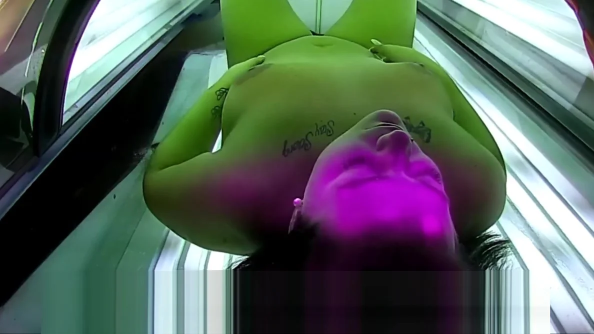 BBW fat Girl masturbates in Live solarium.tv