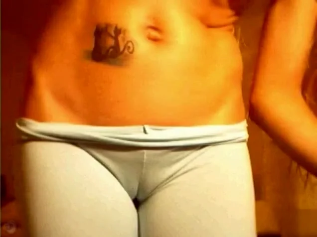 Webcam star with amazing cameltoe in close up