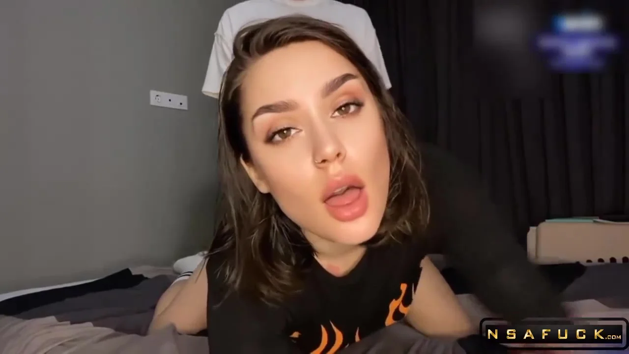 Steamy student 18+ Gives Oral And Rides Penis
