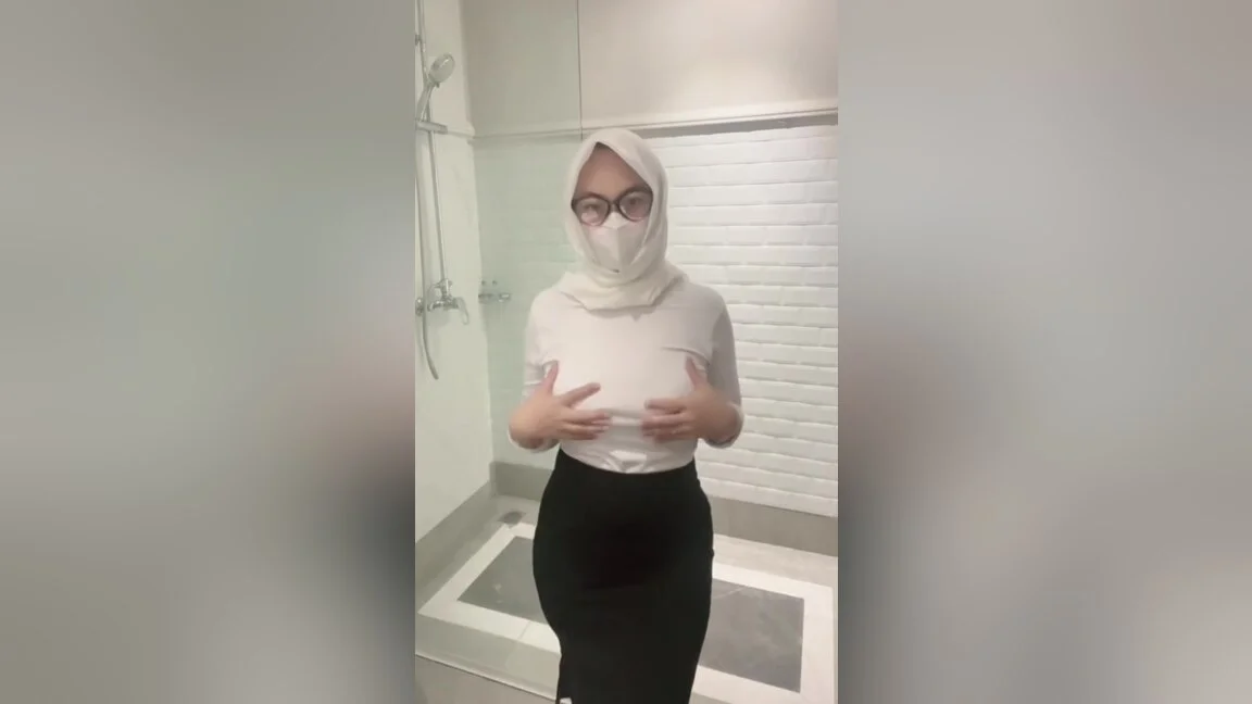 Stepsister Caught Showing Off Her Big Body And Breasts