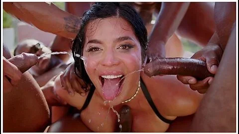 Sara Retali, Little Maly And Jesus Reyes - Puta Venezolana Es Reventada Por 5 Pollas A La Vez. Gangbang Con Pee Y Doble Penetracion