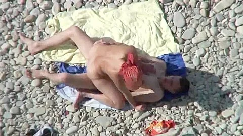 Read Hat On The Beach