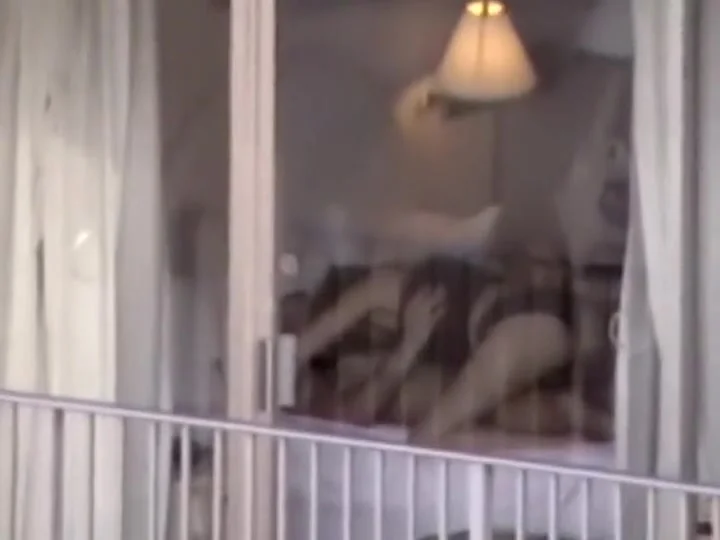 zooms on sex in a hotel room