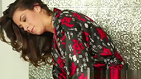 Brunette masseuse eaten