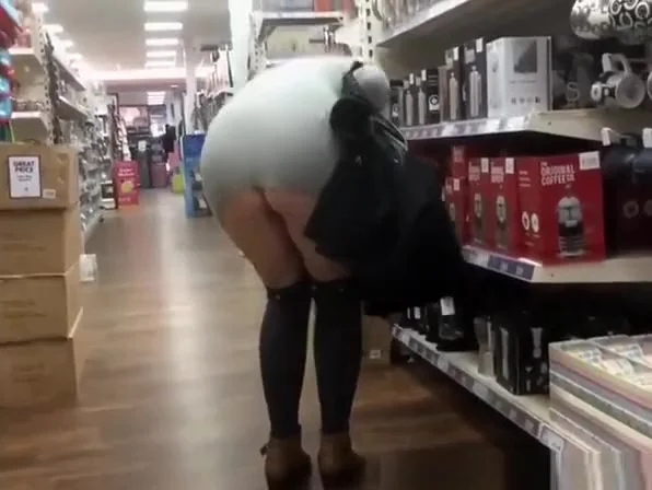 Exhibitionist wife flashing pussy in short dress