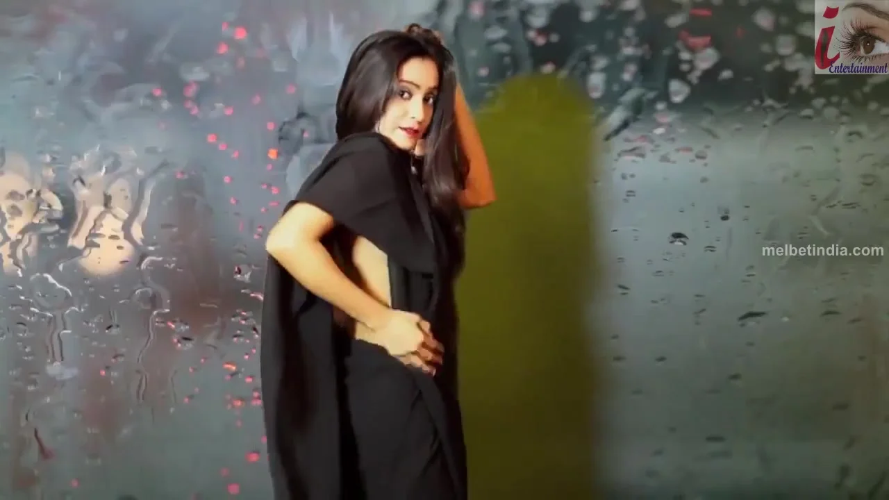 Black Saree Wali