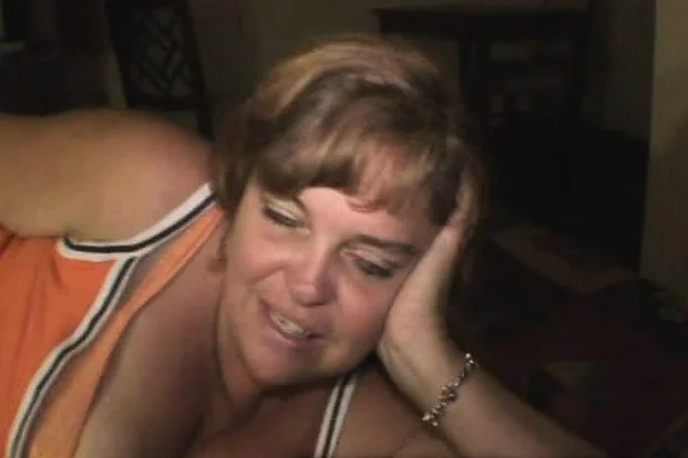 Curvy blonde hooker shares her wild stories and gives a nice blowjob