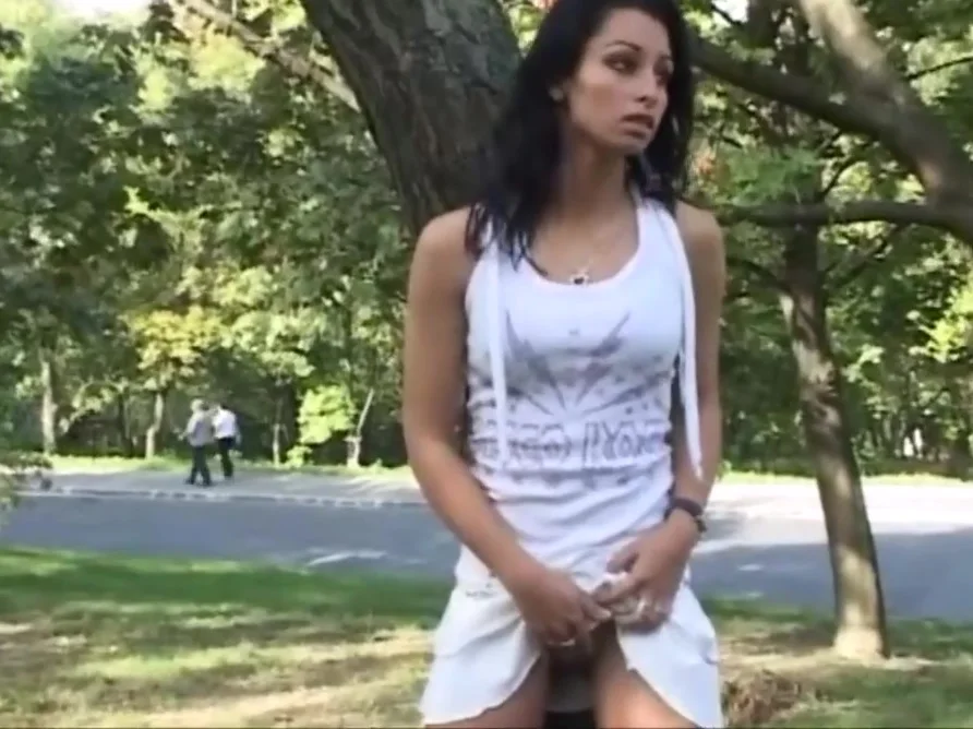 girls piss in public park