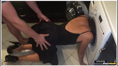 Stupid Stepsister Stuck In Washing Machine And Was.in Panties