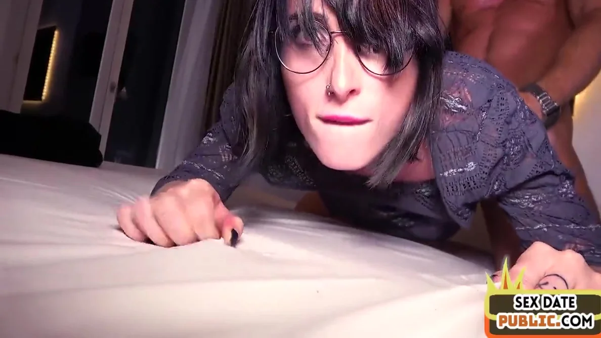 Real Amateur Tattooed Babe Fucked In Hotel By Sex Date