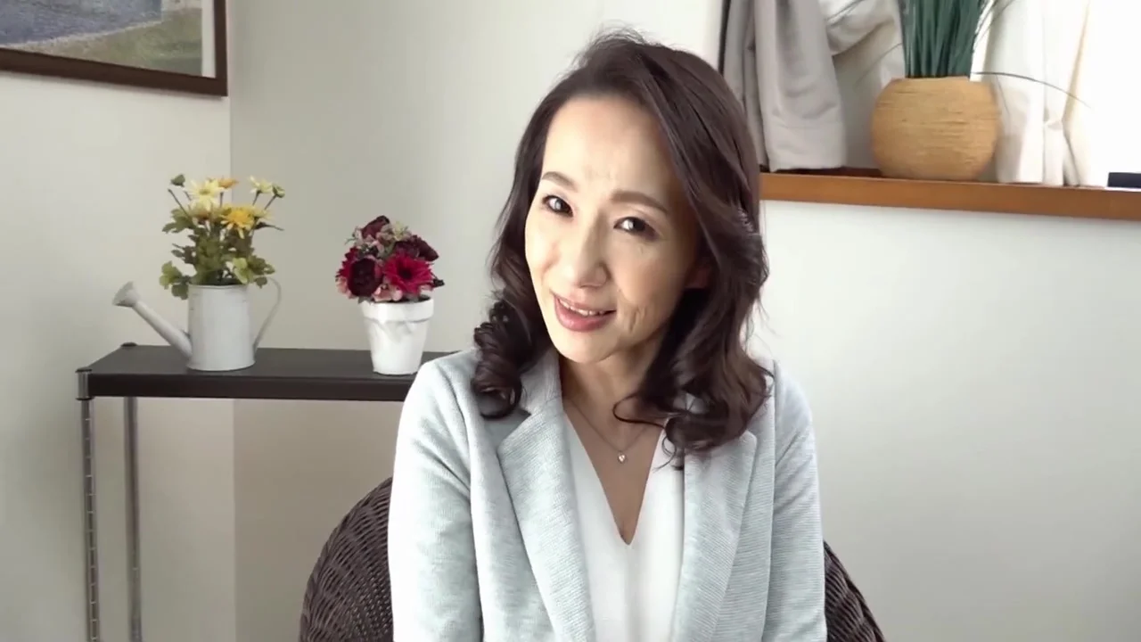 H057g01 Fifty Mature Woman With A Neat Atmosphere Is The First Av! Big Breasts Shake On A Slim Body!