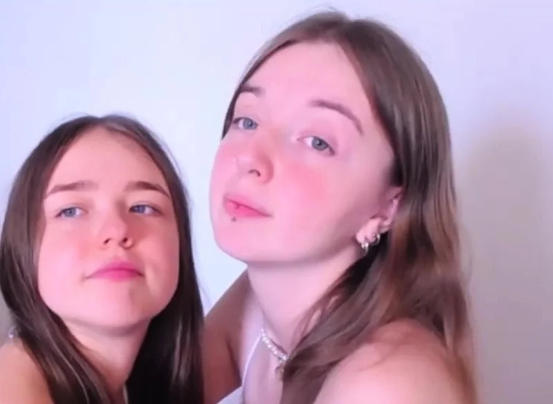 I love these lesbian schoolgirls