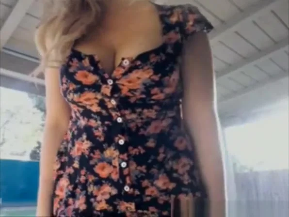 Busty chick in the backyard webcam show