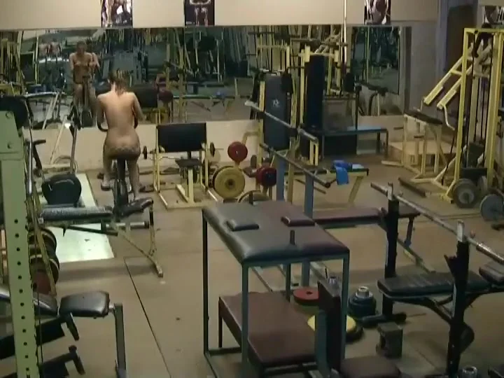 Naked lady spied exercising in a gym