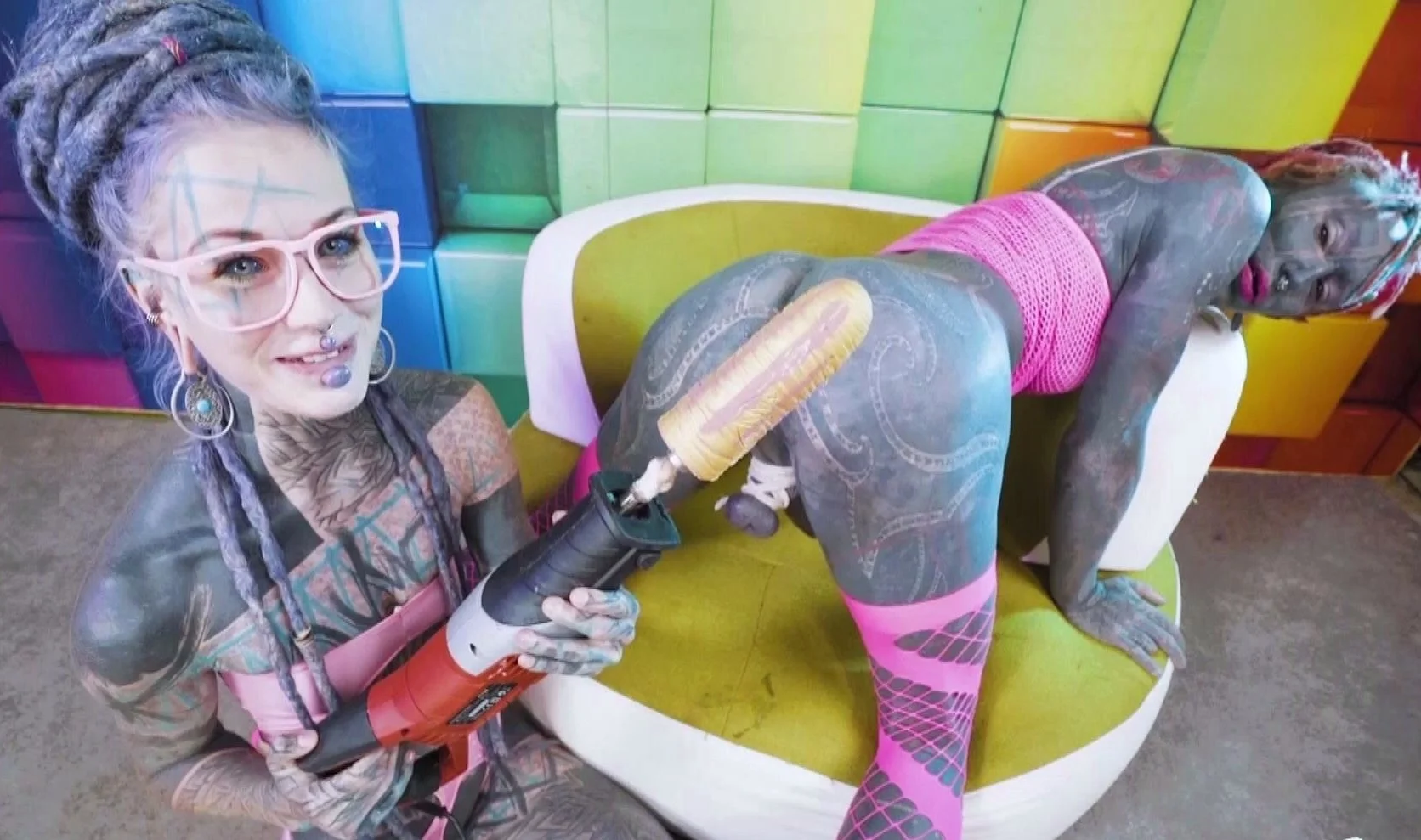 Anuskatzz uses a jackhammer toy on Lily Lu's ass