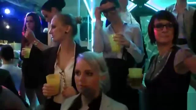 Nice stunners blow cock and enjoy nailing and group sex