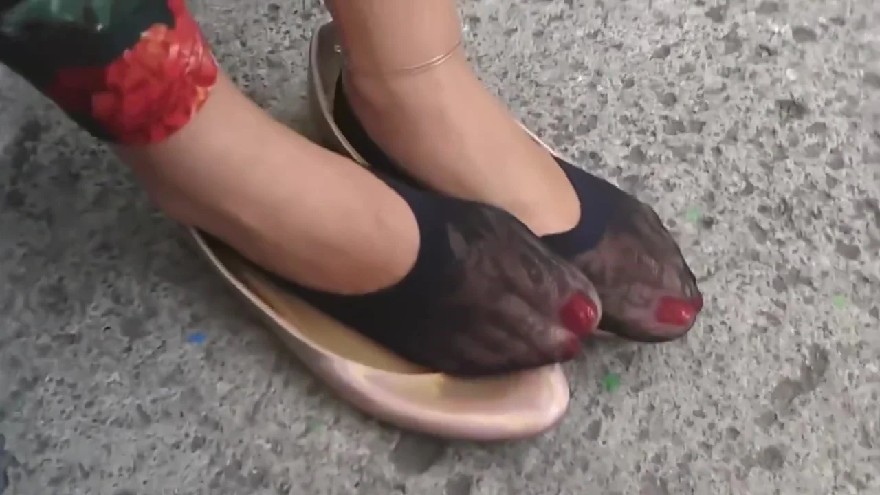 Sexy Hot Latina with Hot Nylon ped Socks Toes - public park 2019