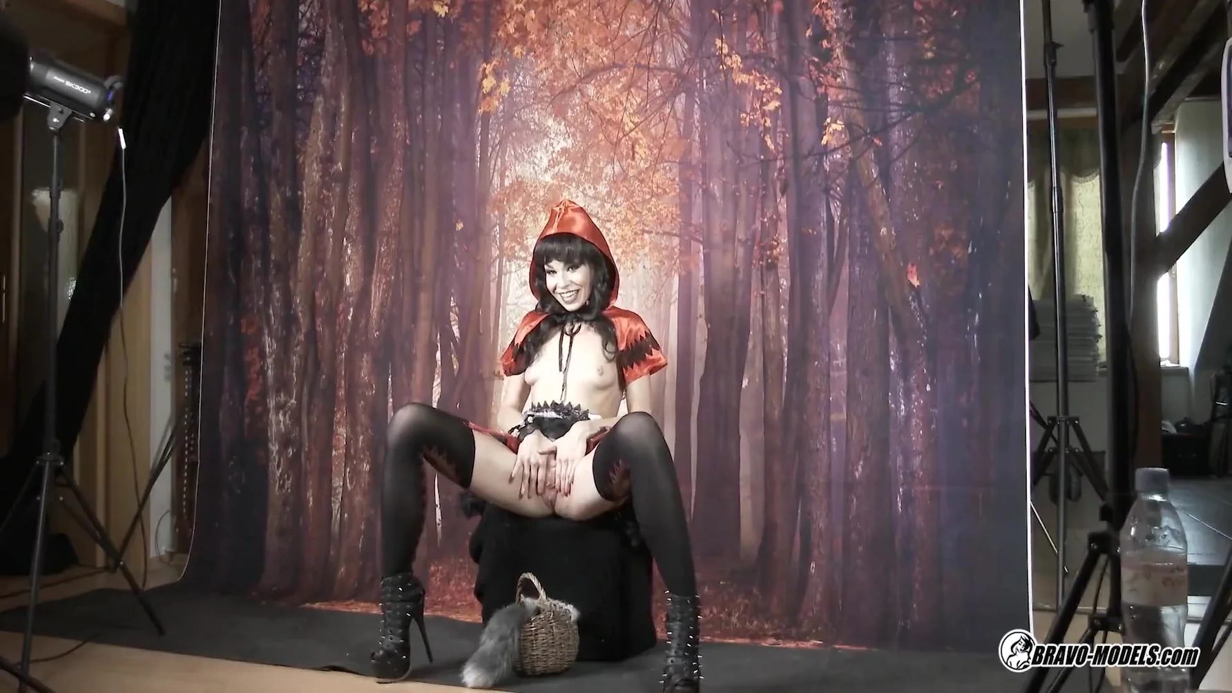 407 - Studio Photoshoot Backstage - Rebeka Black