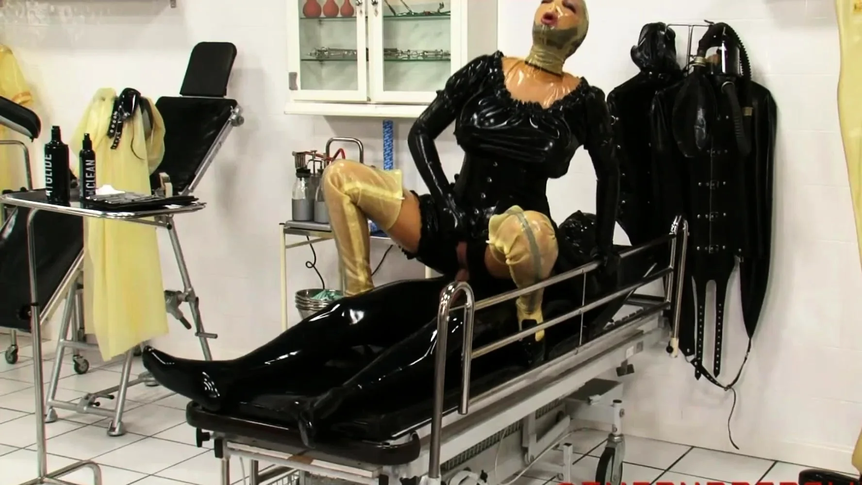 Fetish latex fucking in garage