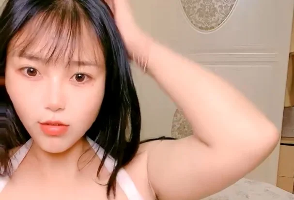 Dogstyle sex with a hot Asian babe.
