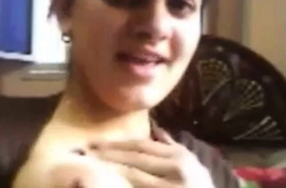 arab gf make a video for lover & shows tits