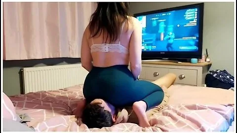 Gamer Girl Facesitting! (smothered For 20 Minutes Straight) Slave Gasping For Air Under Her Ass!!
