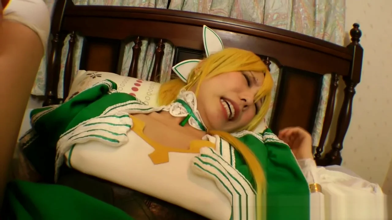 Japanese cosplay hairy pussy fingered