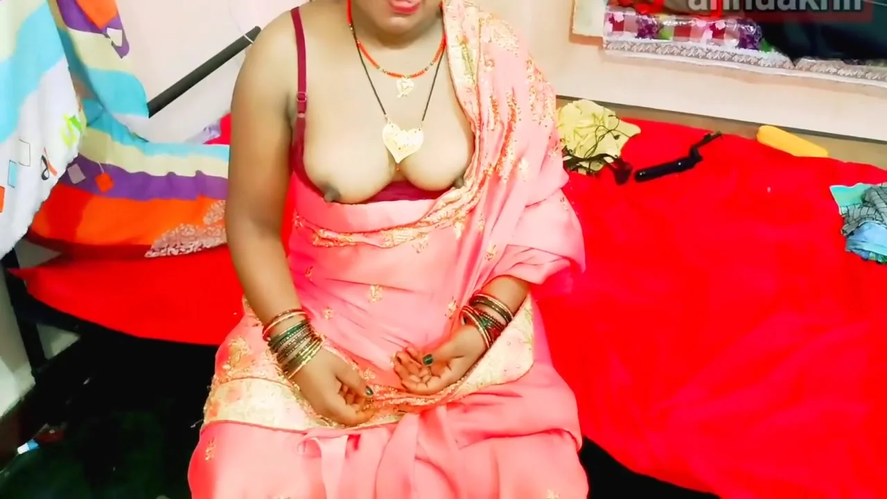 Indian Desi Pados Wali Bhabhi Gr Aayi Jb Gr Me Koi Nhi Tha Fir Usne Mera Land Chusa Aur Hand Di Full Sex Video