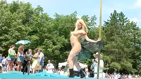 Homevideo Of Spring Break Poolside Stripping - DreamGirls