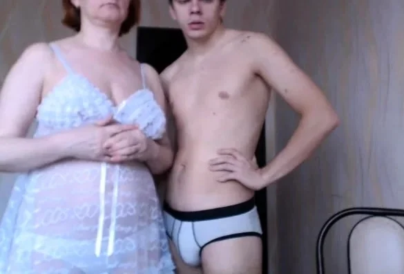 Young MILF in white cotton panties queefs