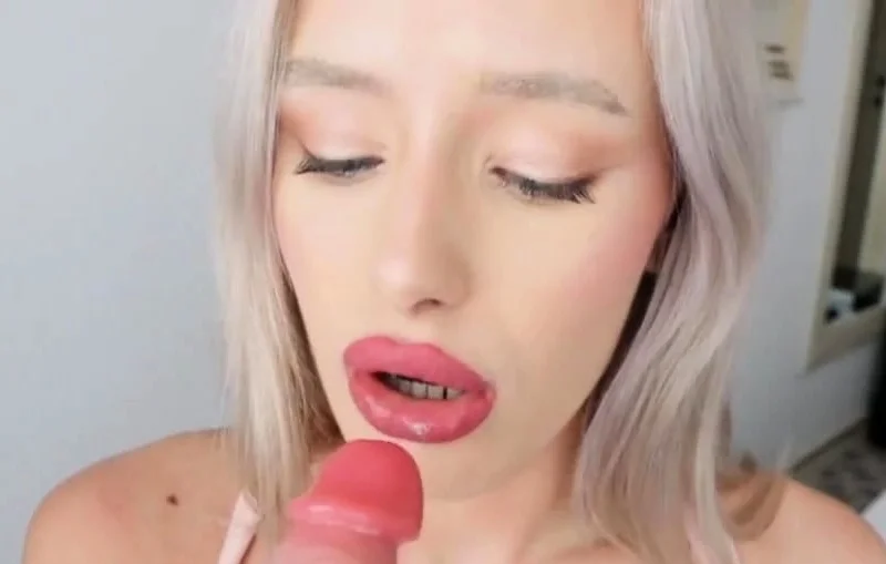 Blue-Eyed Amateur Babe Gives Sloppy Blowjob on Webcam