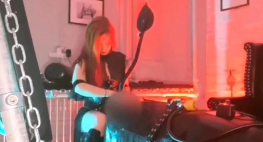 Mistress latex femdom