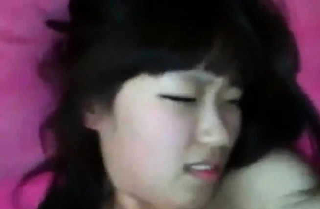 Asian chick getting off the tiny cock
