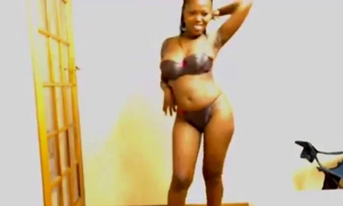 Ebony Babe Exposes Her Big Black Tits