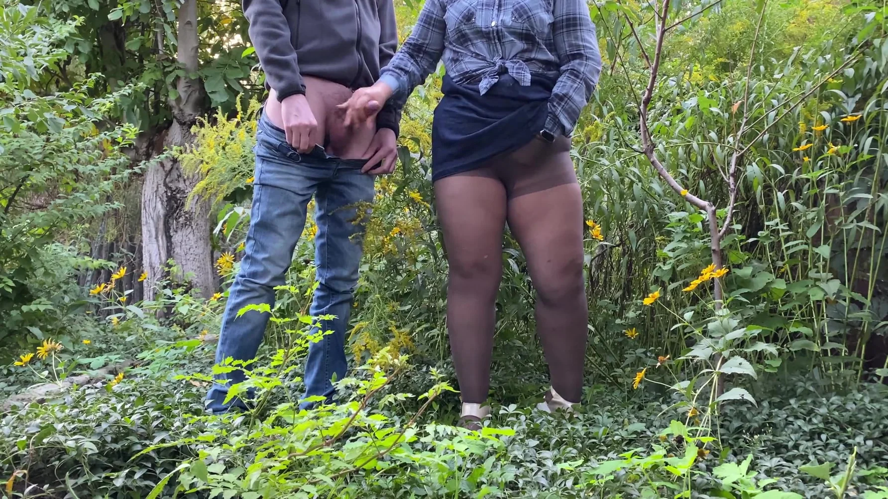 Handjob In The Park Ended With Joint Masturbation