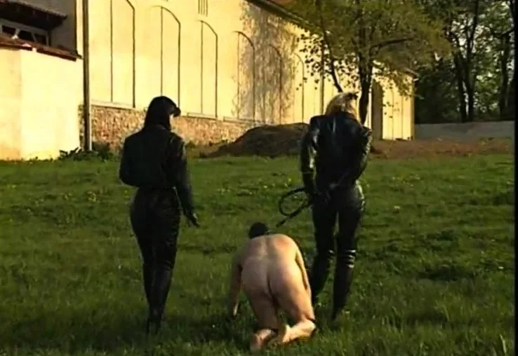 New slave trained by his dominatrix outside