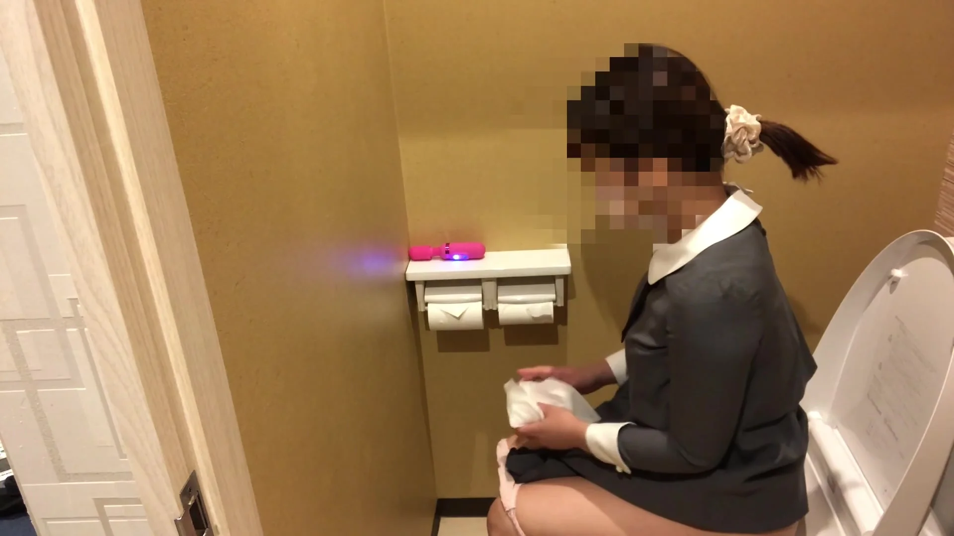 Girl Who Masturbates Violently After Peeing