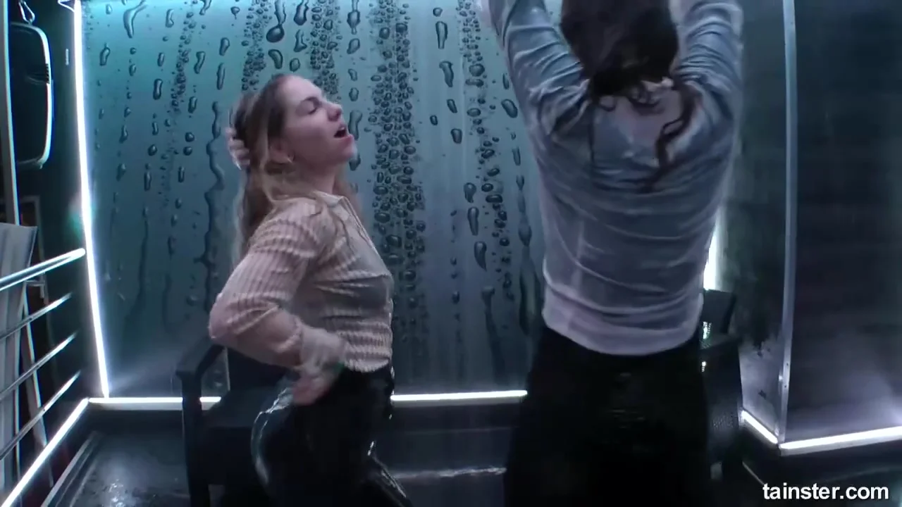 Scandalous Shower Time, Hot Little Sluts Having Fun