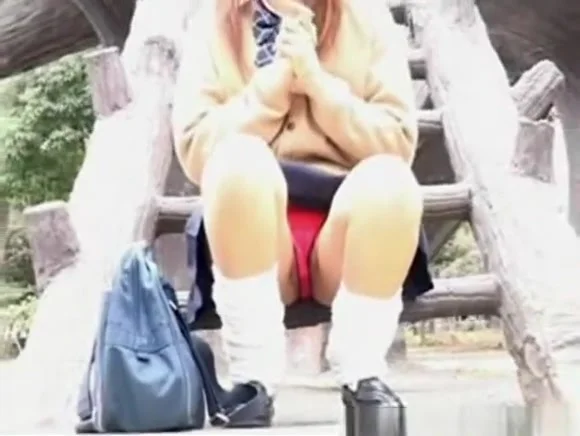 Cute lower bodies caught on