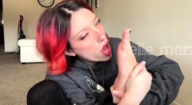 Elle Marz - Self stinky foot worship joi