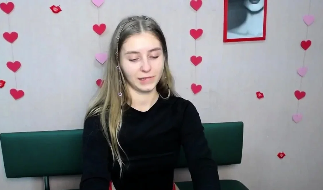 Beautiful Ukrainian amateur babe TaliaSunshin on webcam