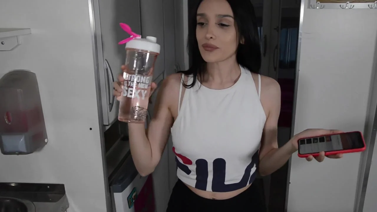 Flor Karbonniari - Sexy Latina Sale En Bici Y Se La Cogen En Motorhome