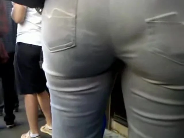 BootyCruise: In Line 9: Blonde In Gray Jeans