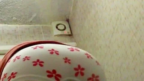 Teen beauty amateur hidden piss video