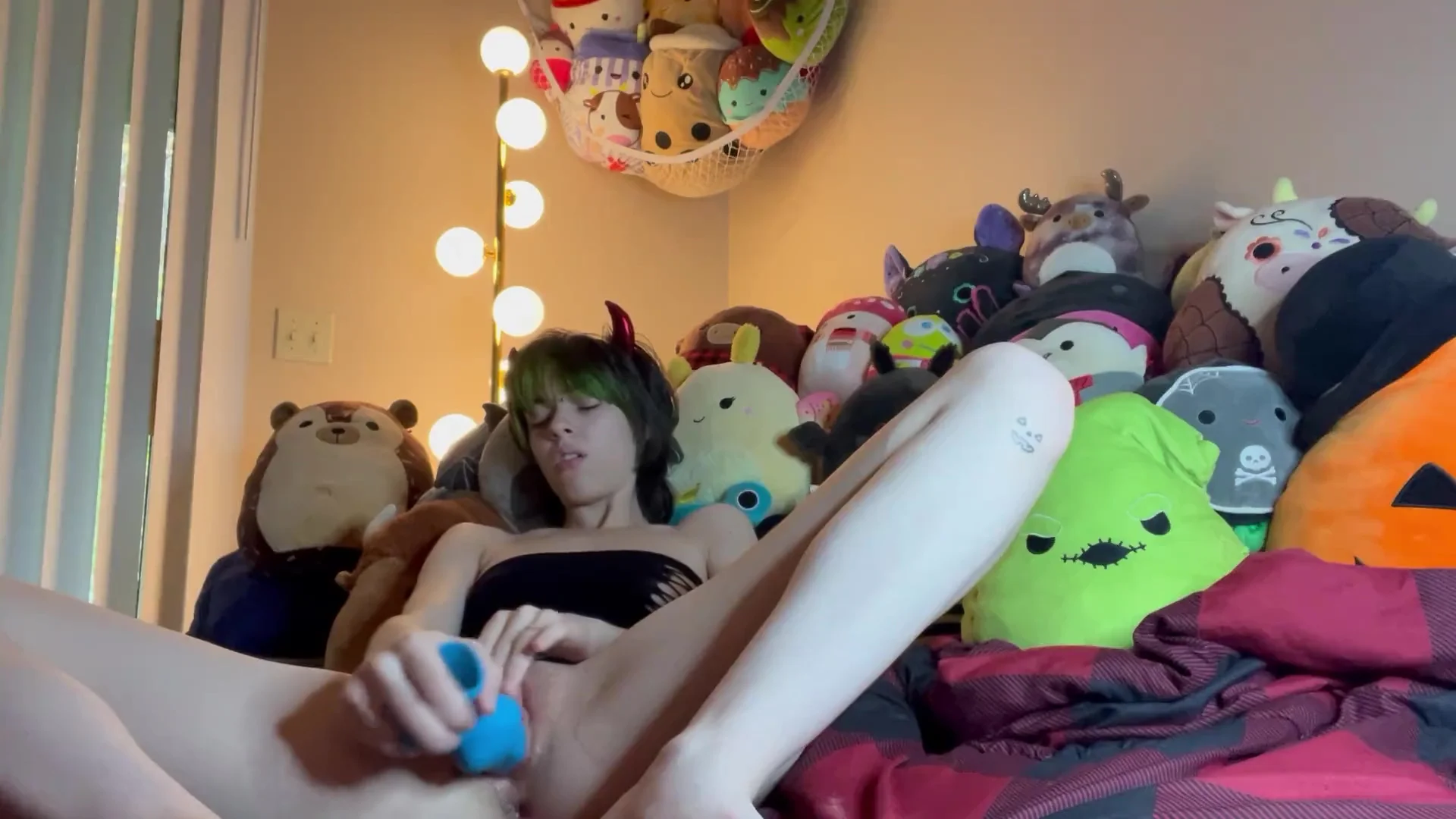 Moth Plays Until Shaking Orgasm