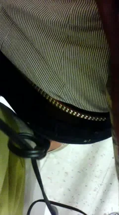 ARRIMON PELIGROSO A MILF CON MARIDO EN FILA