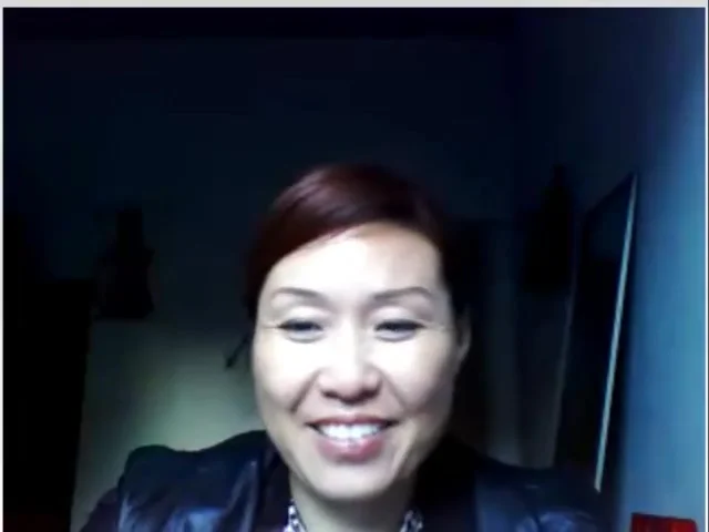 chinese granny with wet pusssy almost get caught