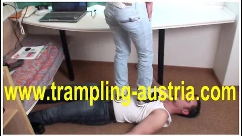 Teen 18+ Sneaker Trampling